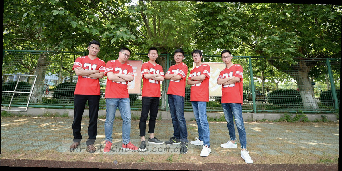深海蓝背景上立着几何提示牌，一条轨迹线穿过暖金编号节点，画面上没有文字